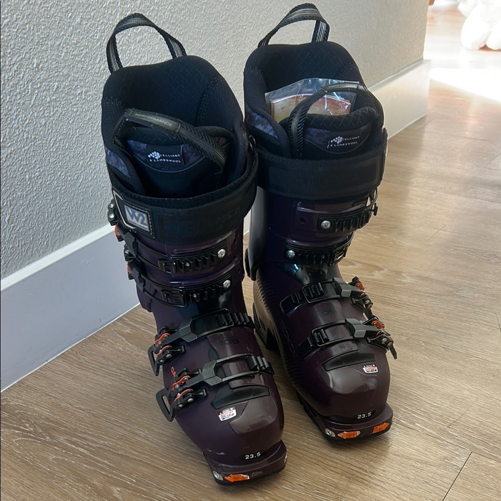 Tecnica Women's Athletic Ski Boots - Black and Purple